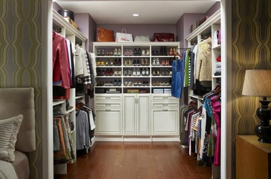 ORGANIZE YOUR CLOSET FOR THE NEW YEAR